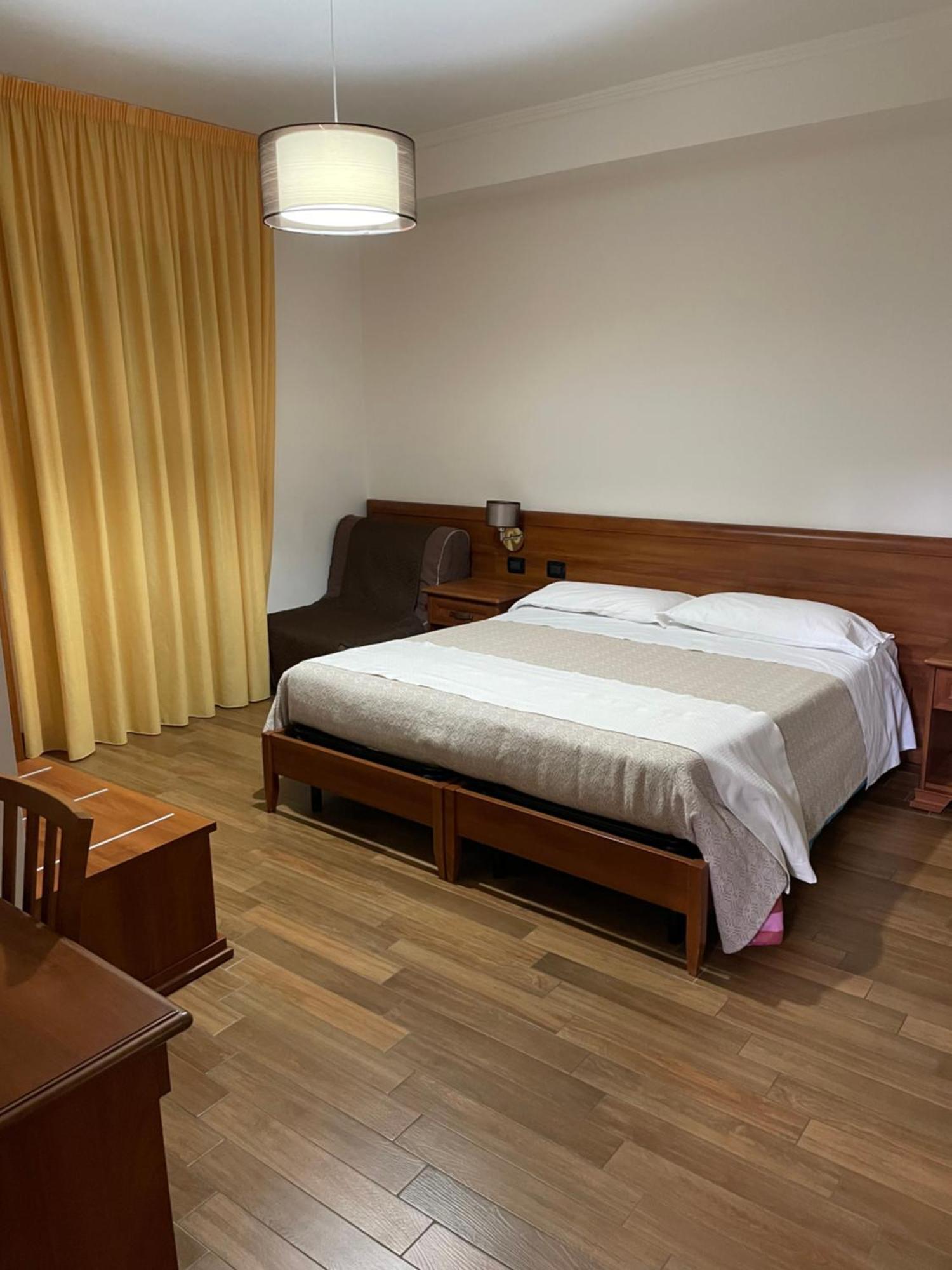 Hotel Fd Lorichella à Lorica Extérieur photo